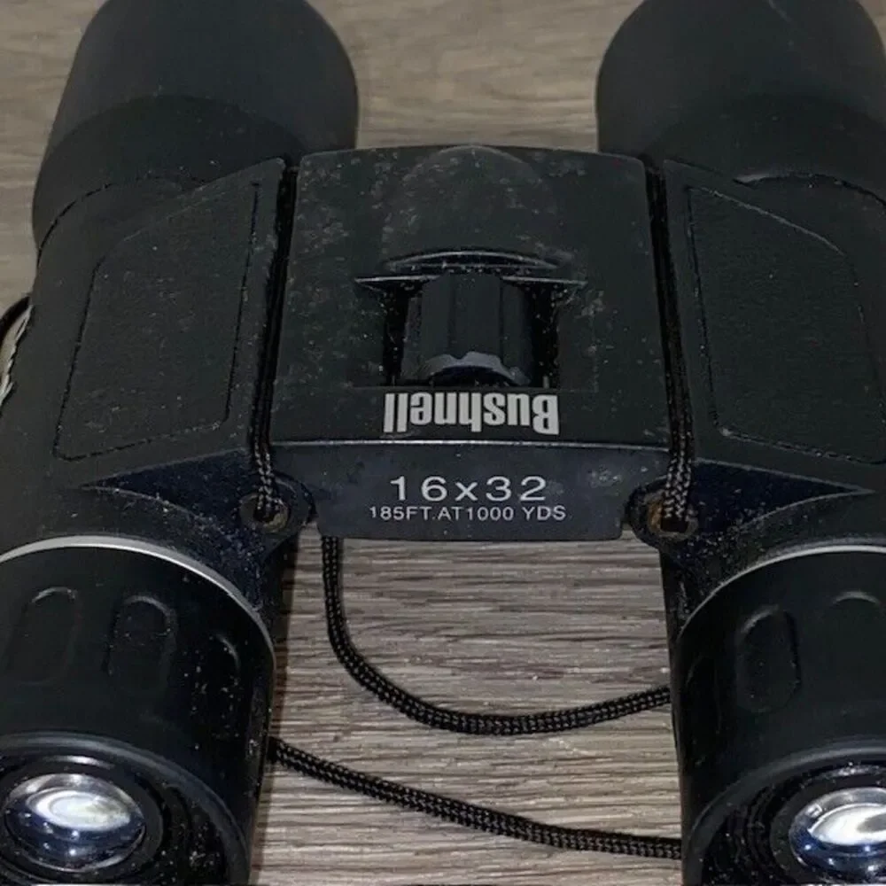 BUSHNELL 16X32 185 FEET AT 1000 YARDS BINOCULARS